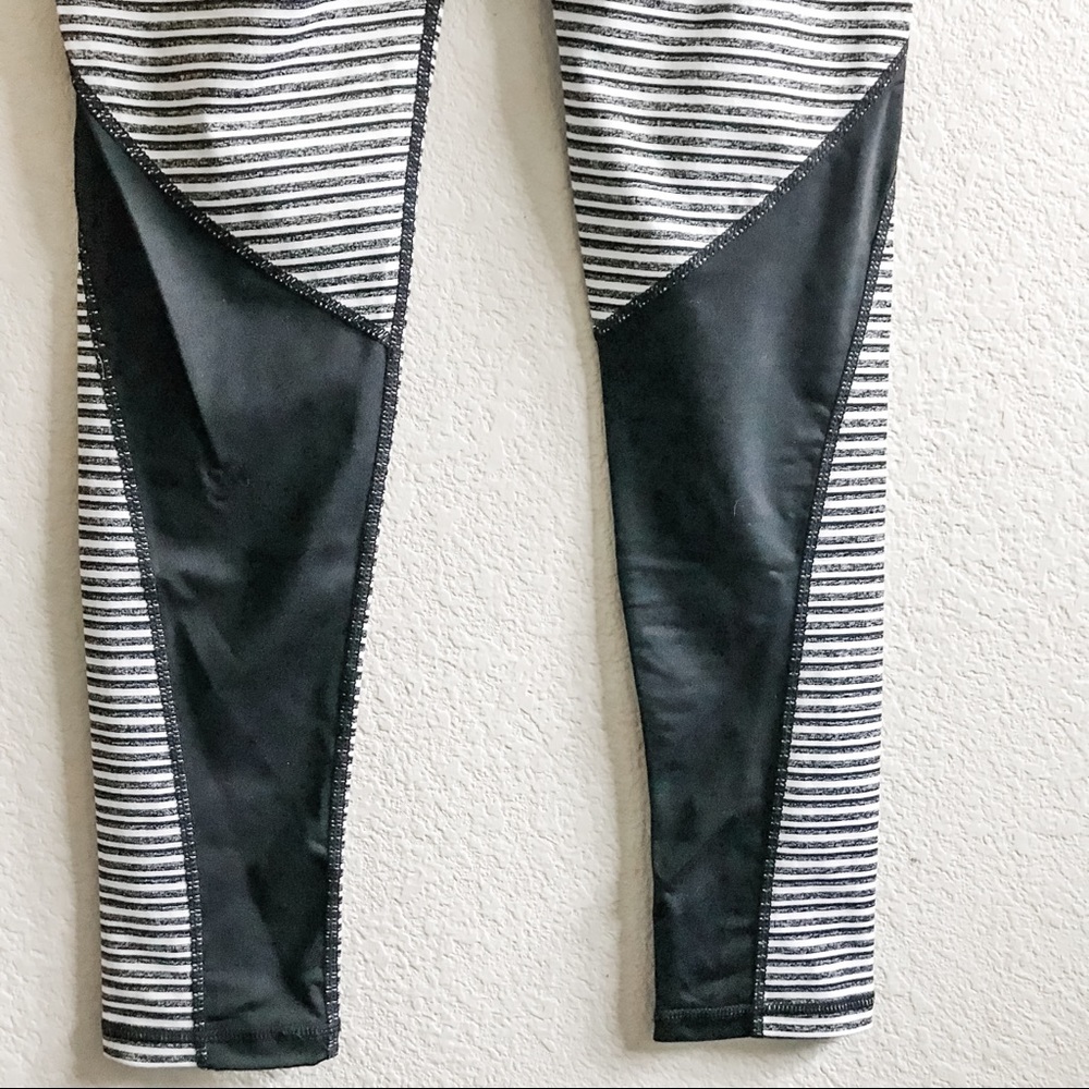 Carly Jean Los Angeles Striped “Sedona” Leggings. Black & White, size Small - Picture 10 of 13